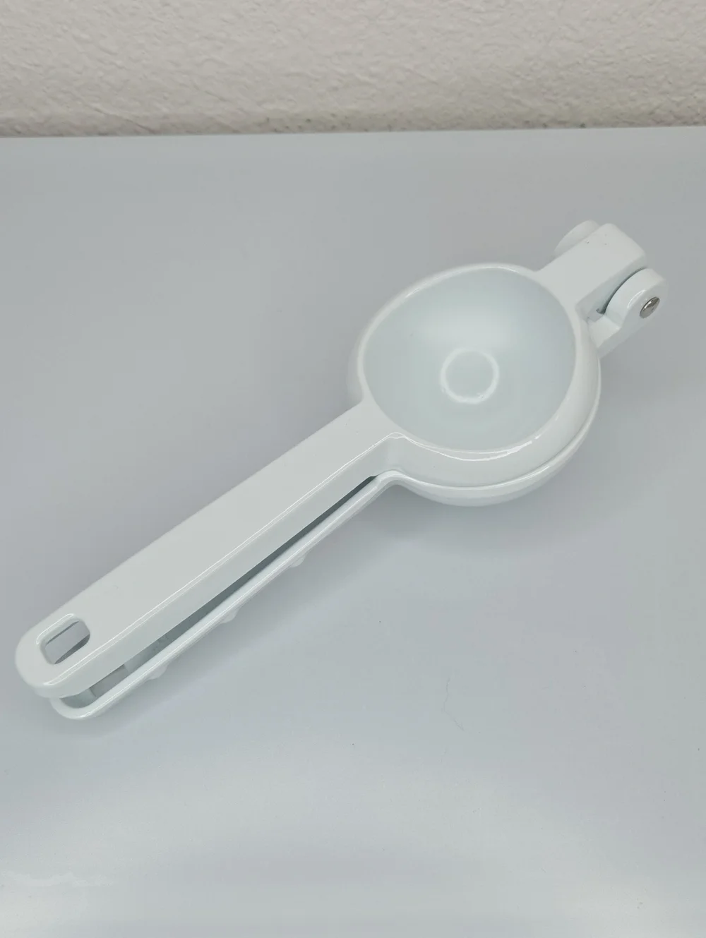 4 Piece Baking/Cooking Set Whisk, Measuring Cups, Citrus Press, Mesh Strainer